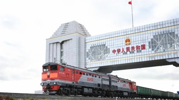 俄羅斯發(fā)往中國(guó)的煤炭快速列車通車，中俄貿(mào)易規(guī)模正在不斷提升